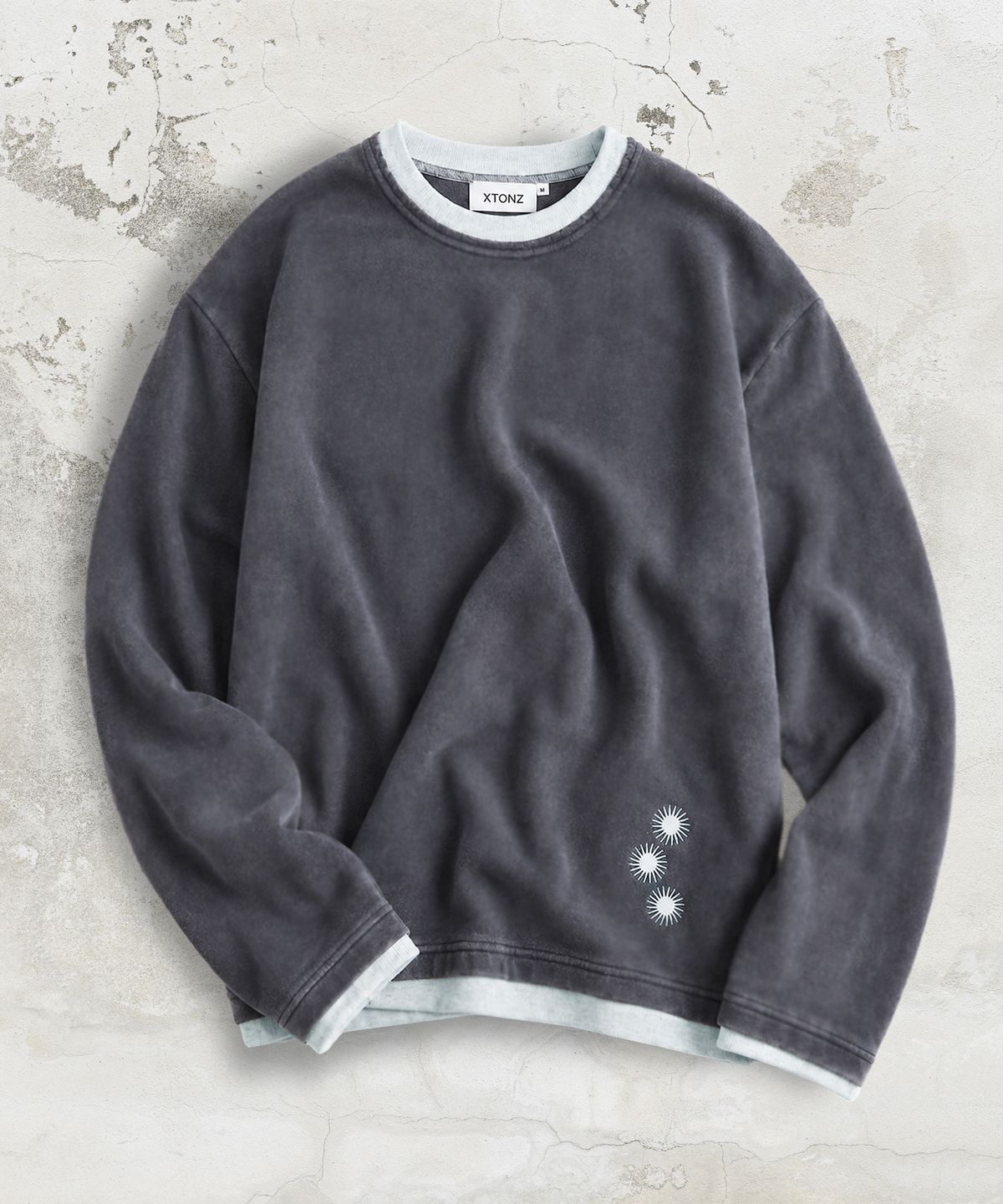 엑스톤즈(XTONZ) XTT168 더스트 워싱 레이어드 크롭 롱슬리브 (BLACK)