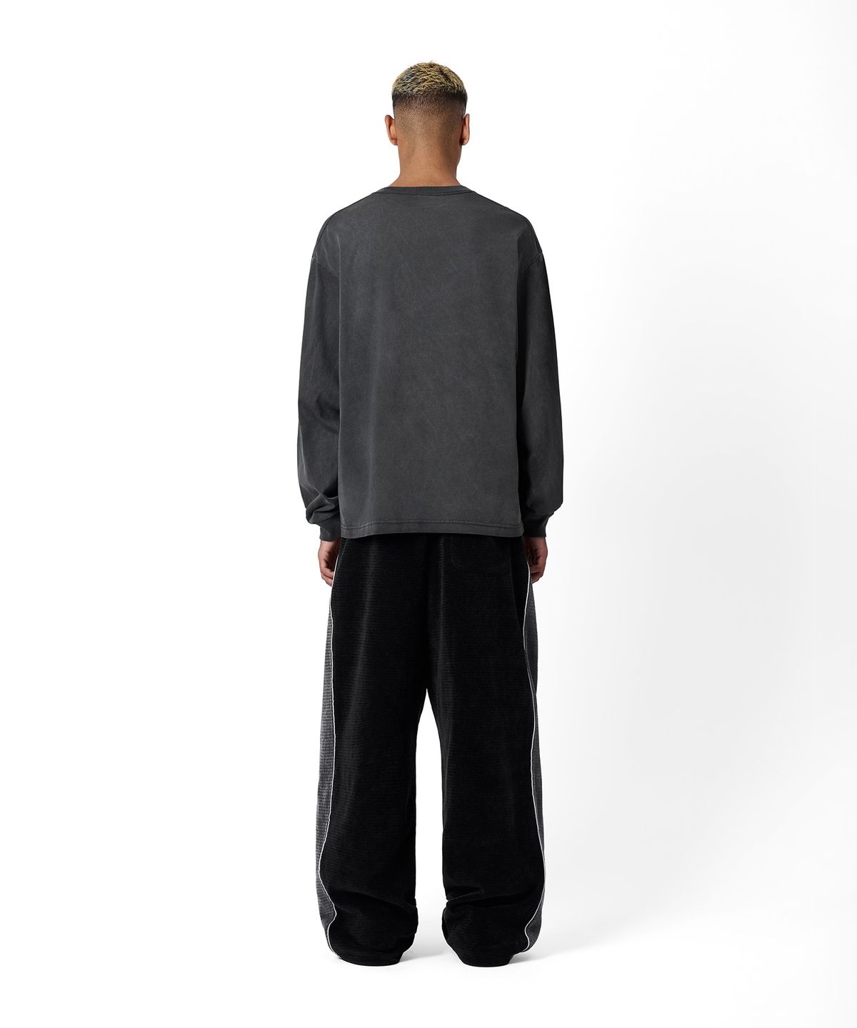 챔피온(CHAMPION) 아치 로고 루즈핏 아플리케 롱슬리브 티셔츠 Charcoal