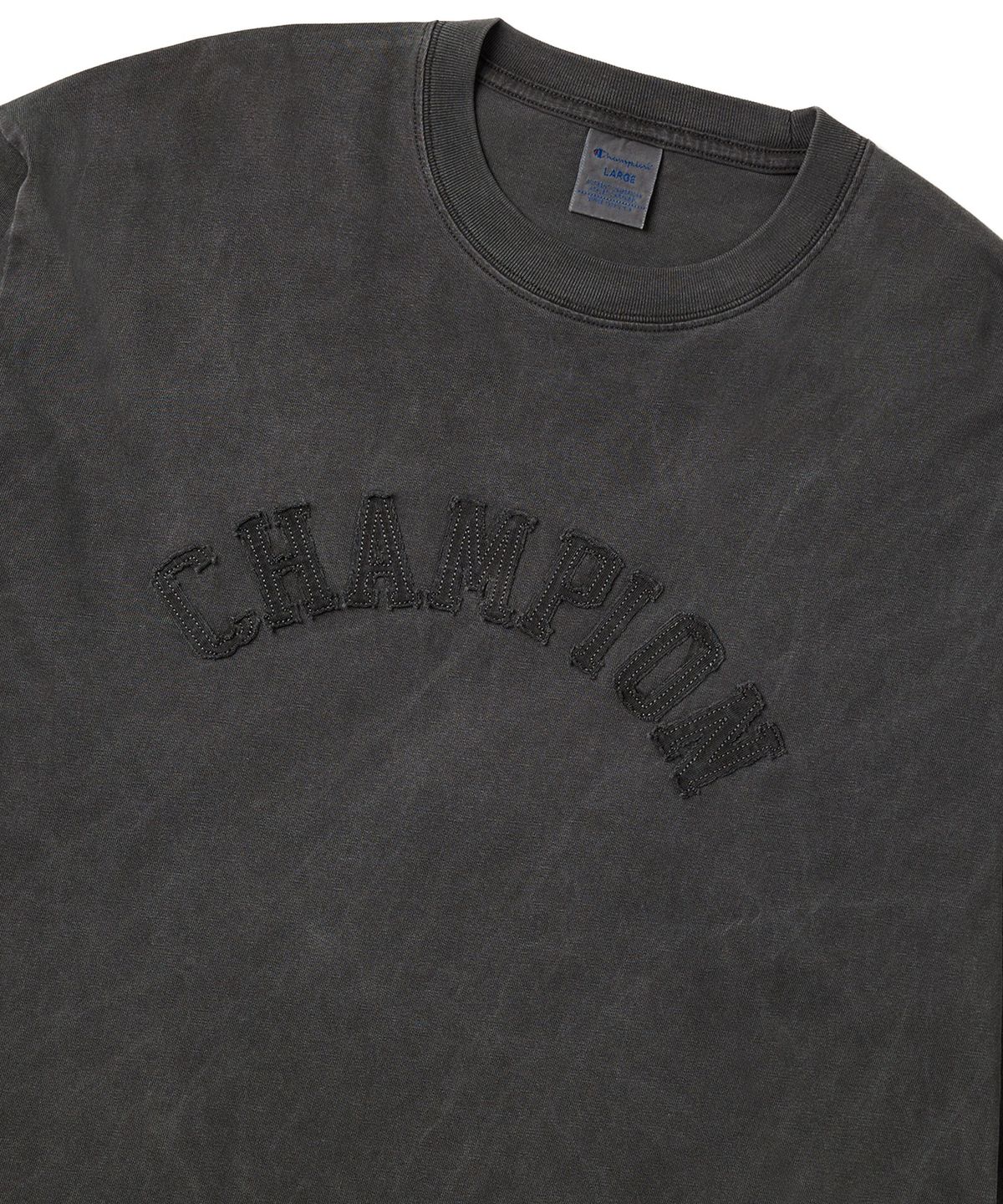 챔피온(CHAMPION) 아치 로고 루즈핏 아플리케 롱슬리브 티셔츠 Charcoal