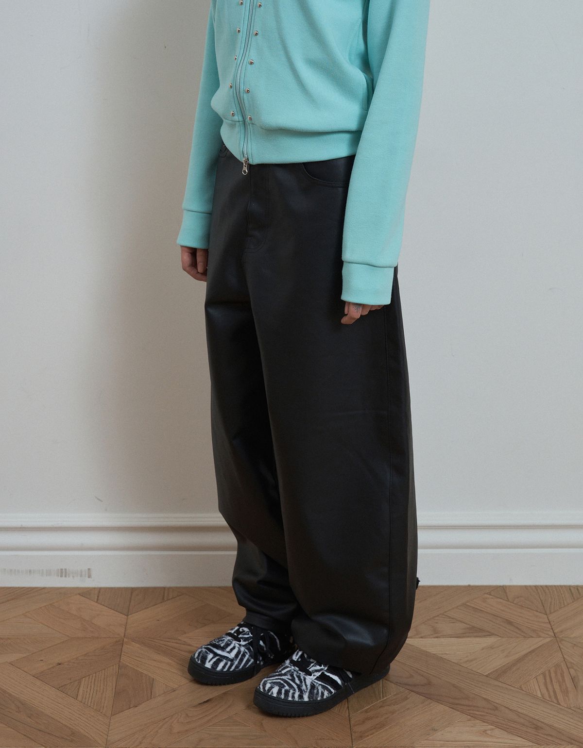 셋업이엑스이(SETUP-EXE) BACK-STITCH COATED PANTS / BLACK