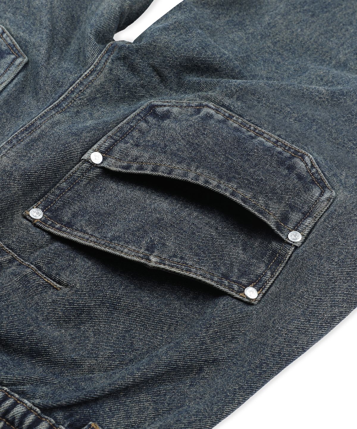 엑스톤즈(XTONZ) XP340 프론트 지퍼 멀티 포켓 커브드 데님 팬츠 (DARK BLUE)