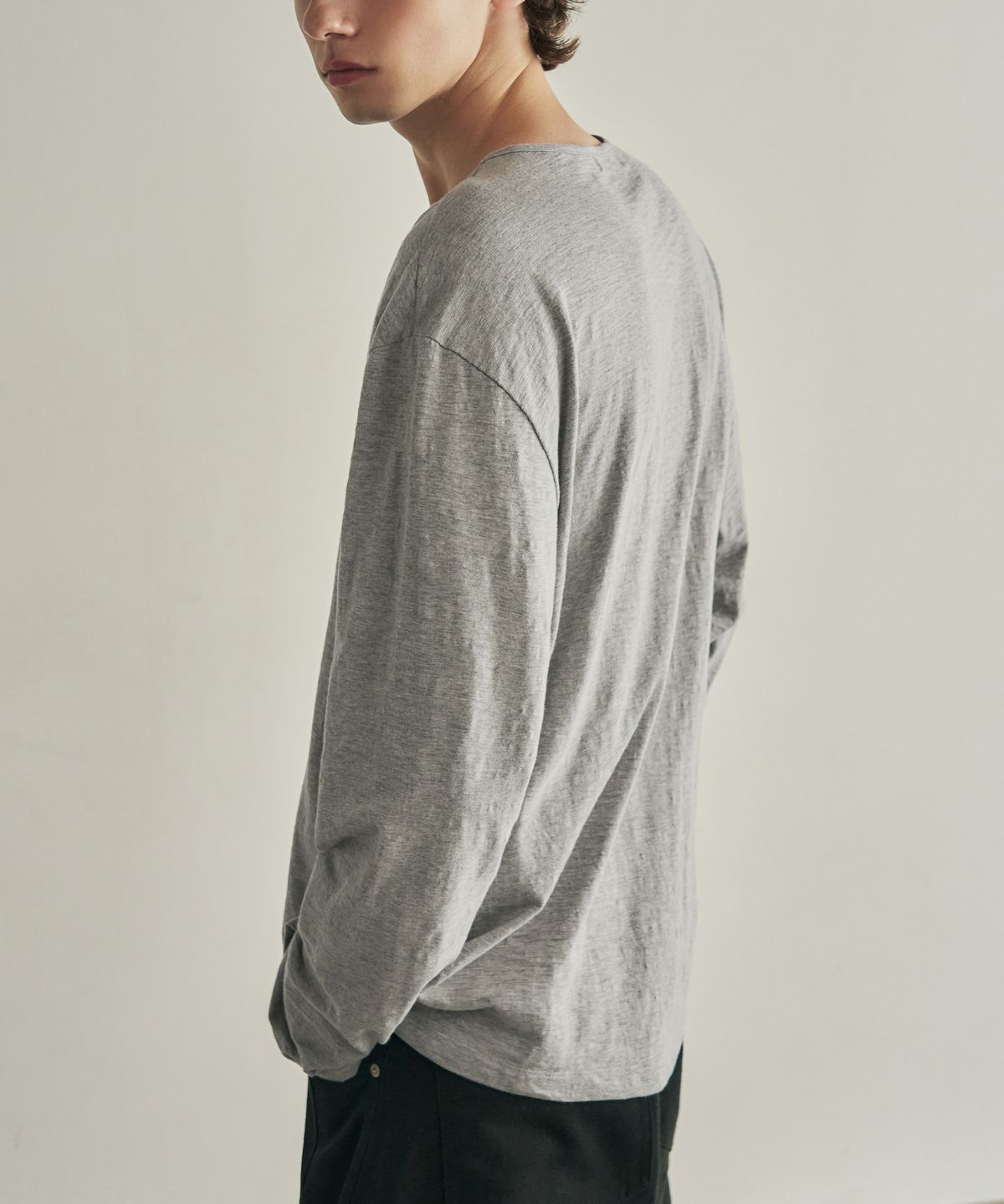 로템버(ROTEMBER) 웨이비 슬럽 U넥 크롭 롱 슬리브 [3 COLOR]