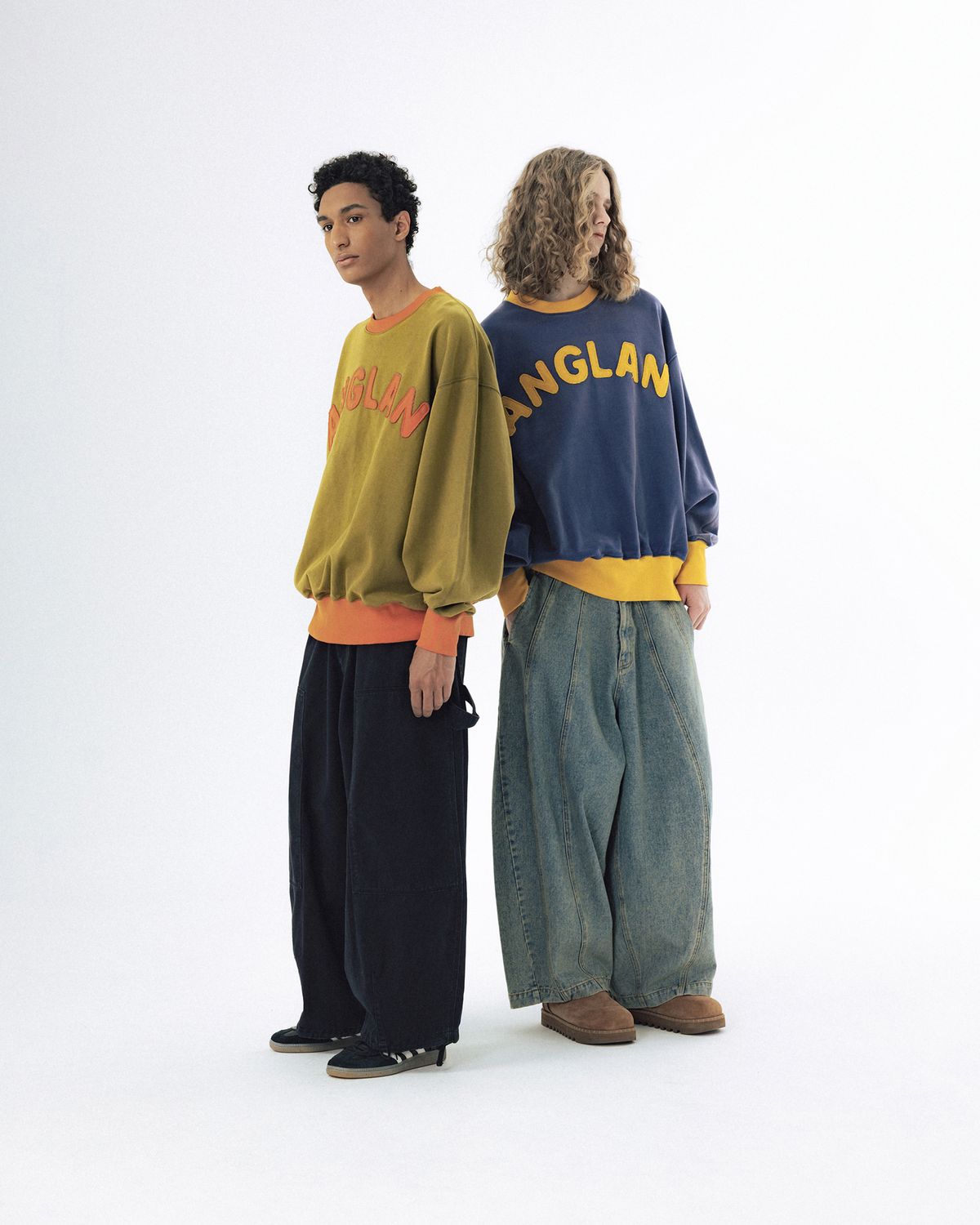 앵글런(ANGLAN) Appliqué Washed Sweat Shirt - Blue