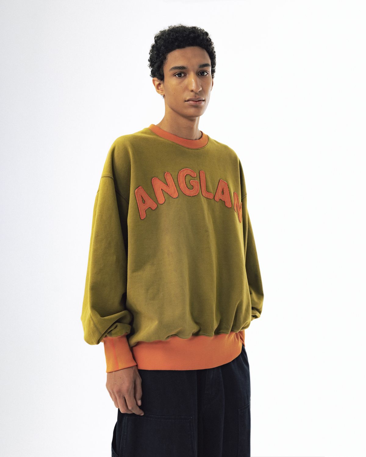 앵글런(ANGLAN) Appliqué Washed Sweat Shirt - Khaki