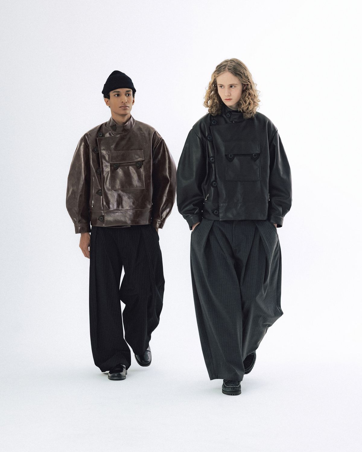 앵글런(ANGLAN) Overlapping Pleat Striped Trousers - Grey