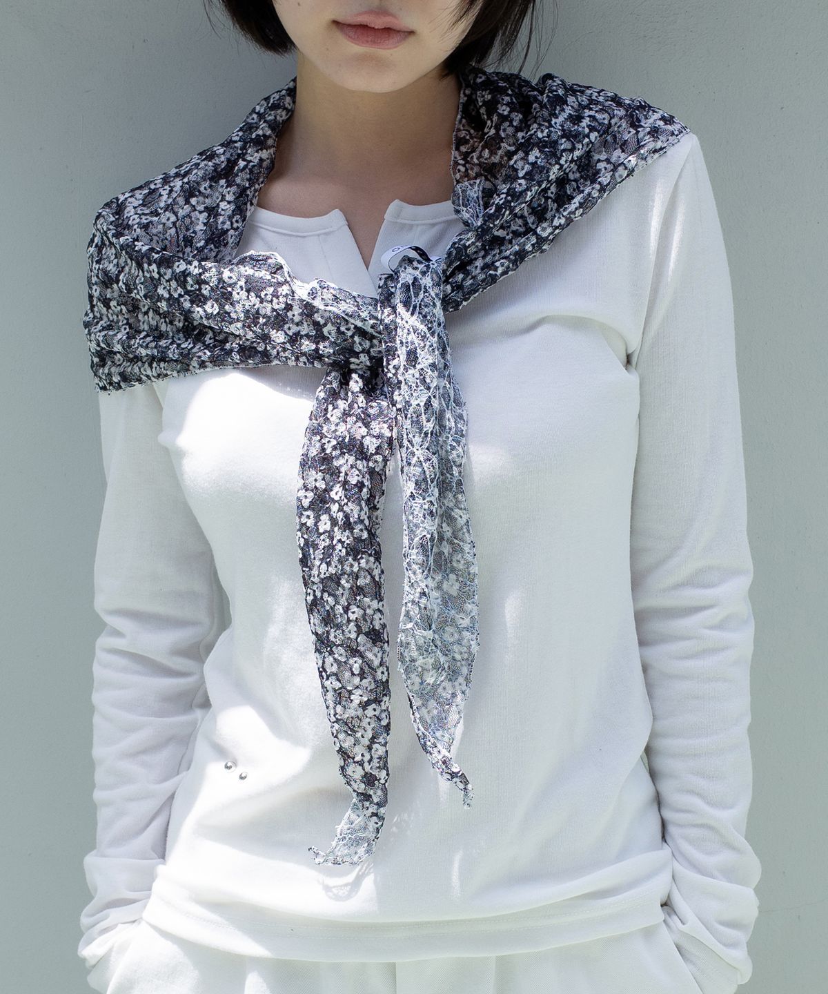 온스카(ONSKA) FLORAL PATTERN SCARF (BLACK)