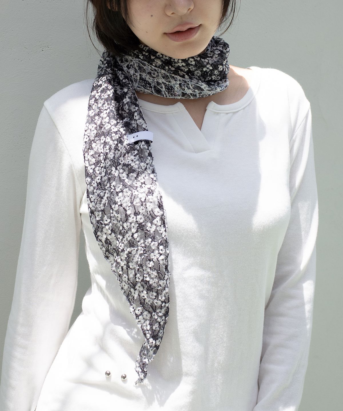 온스카(ONSKA) FLORAL PATTERN SCARF (BLACK)