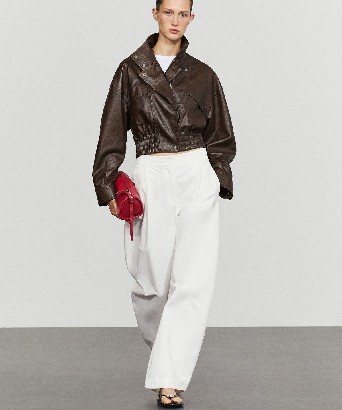 마시모두띠(MASSIMO DUTTI) 크롭 나파 가죽 봄버 자켓