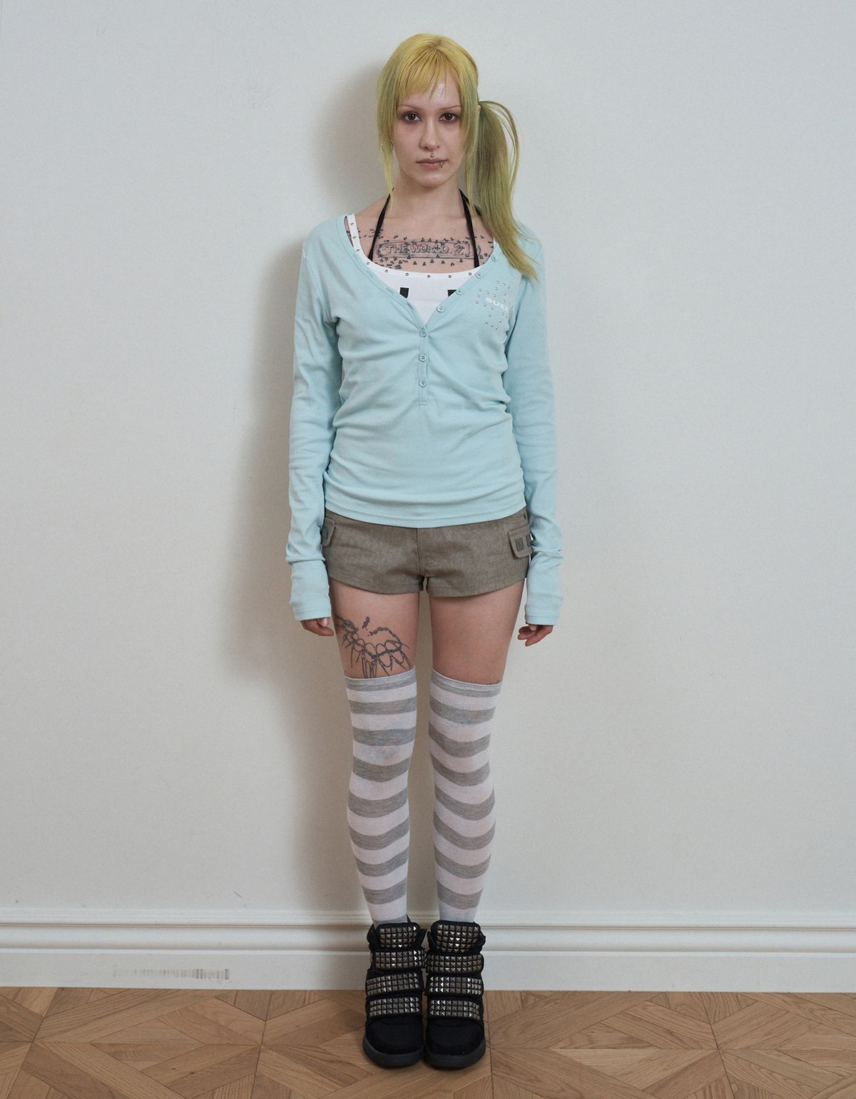 셋업이엑스이(SETUP-EXE) DEEP V-NECK BUTTON TOP / MINT