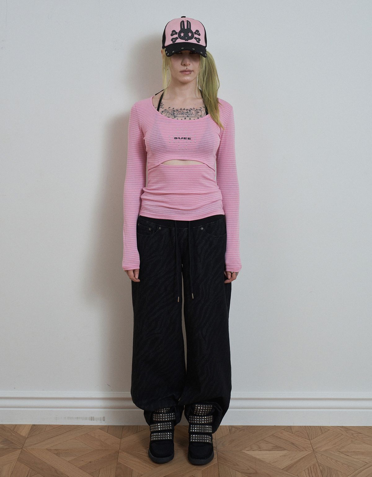 셋업이엑스이(SETUP-EXE) STRIPED U-NECK SLIT TEE /  PINK