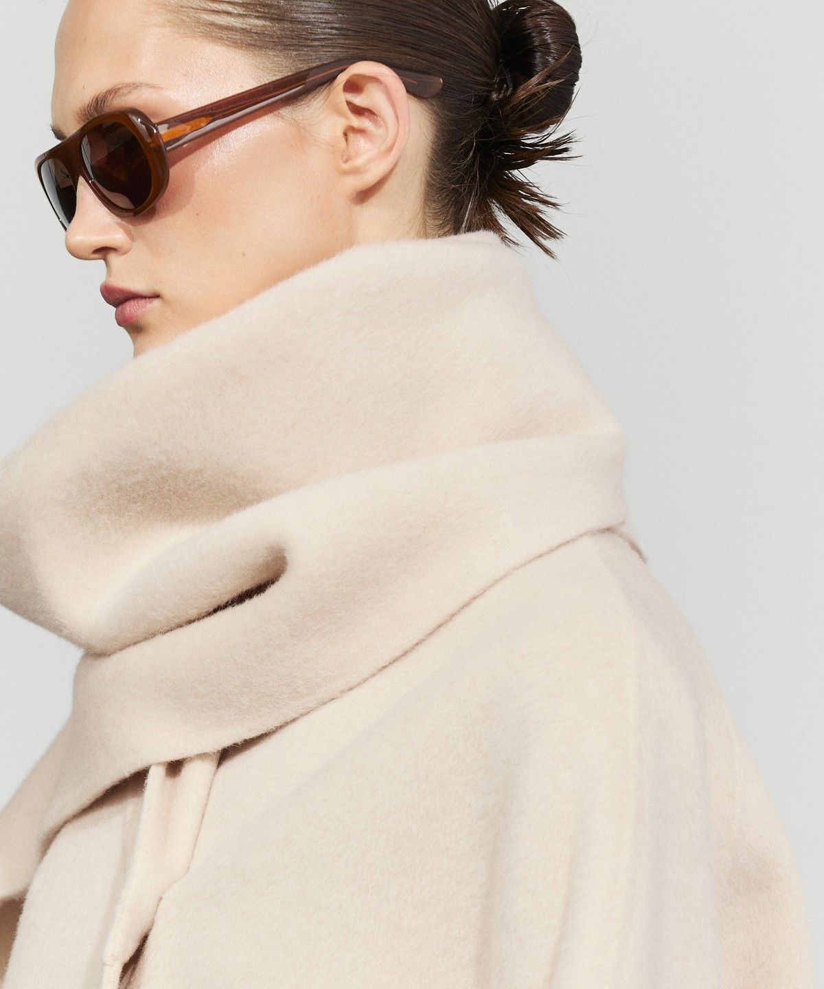 마시모두띠(MASSIMO DUTTI) 스카프 디테일 쇼트 코트