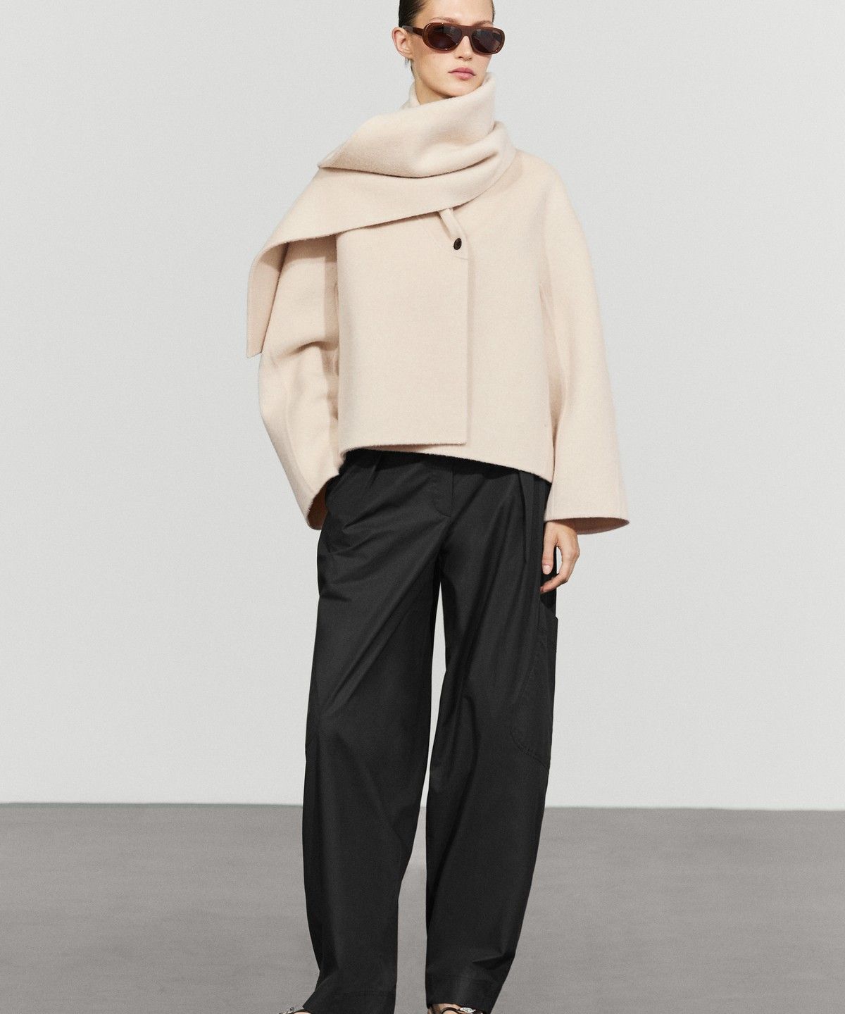 마시모두띠(MASSIMO DUTTI) 스카프 디테일 쇼트 코트