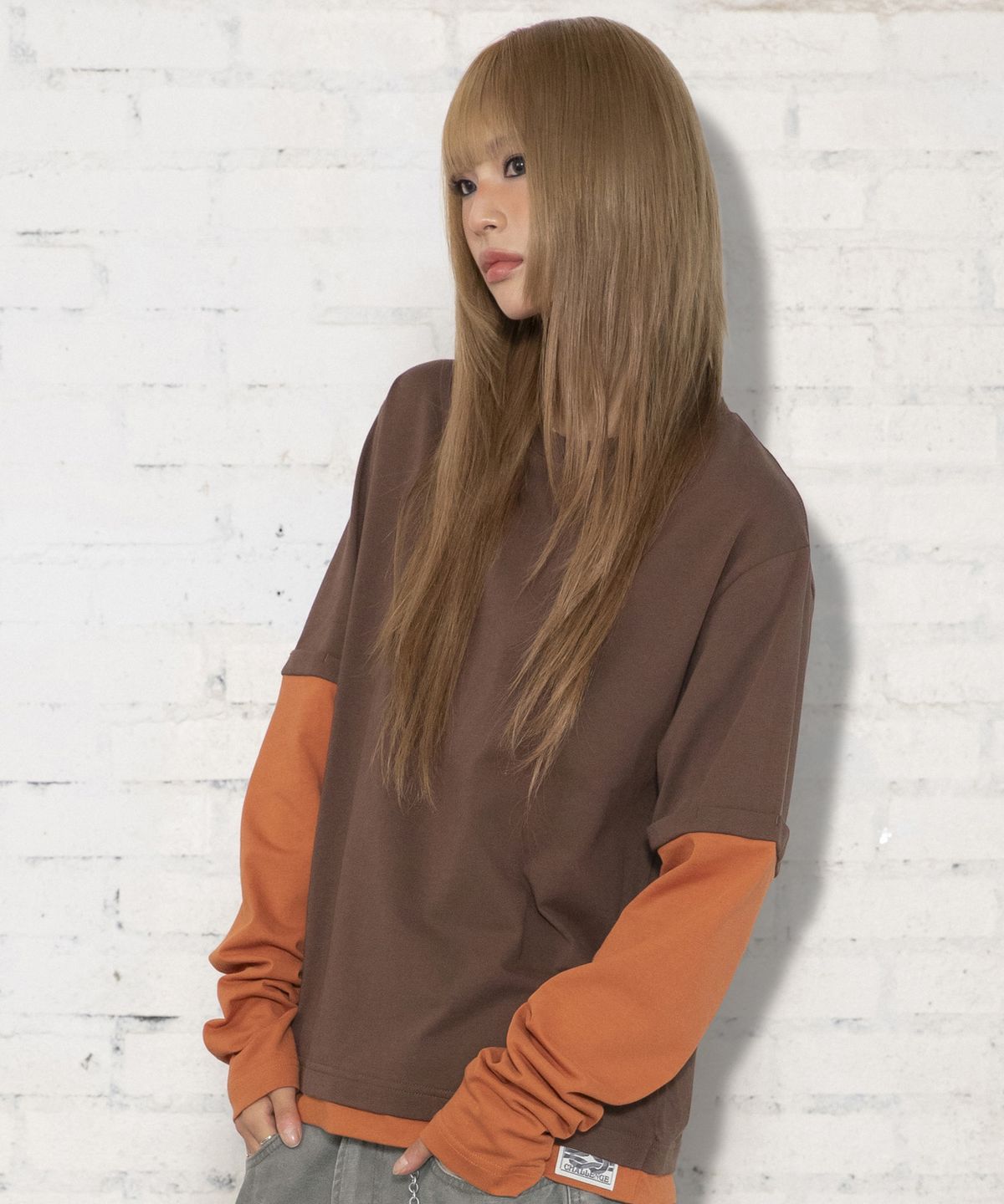 엑스톤즈(XTONZ) XTT166 롤업 레이어드 크롭 롱슬리브 (BROWN)