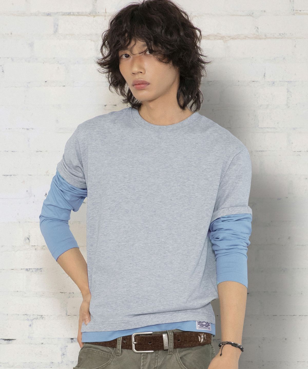 엑스톤즈(XTONZ) XTT166 롤업 레이어드 크롭 롱슬리브 (GRAY)