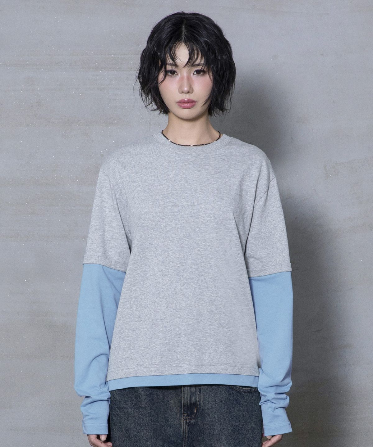 엑스톤즈(XTONZ) XTT166 롤업 레이어드 크롭 롱슬리브 (GRAY)