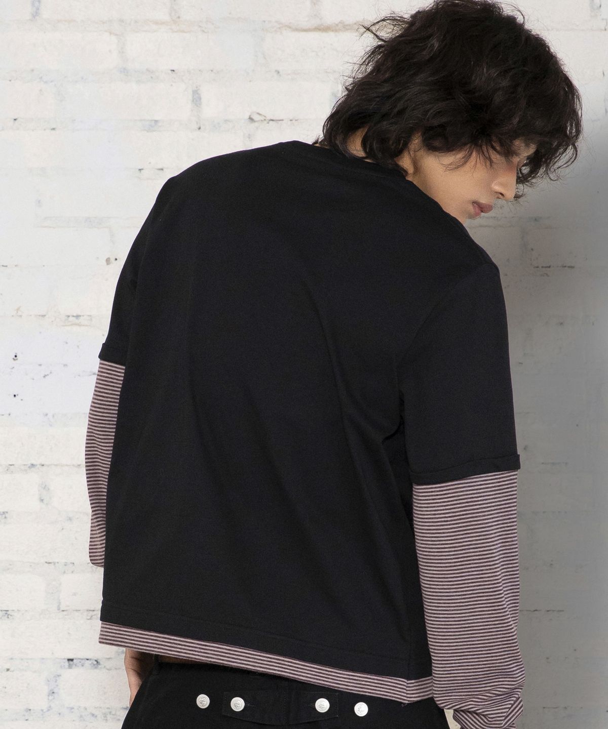 엑스톤즈(XTONZ) XTT166 롤업 레이어드 크롭 롱슬리브 (STRIPE BLACK)