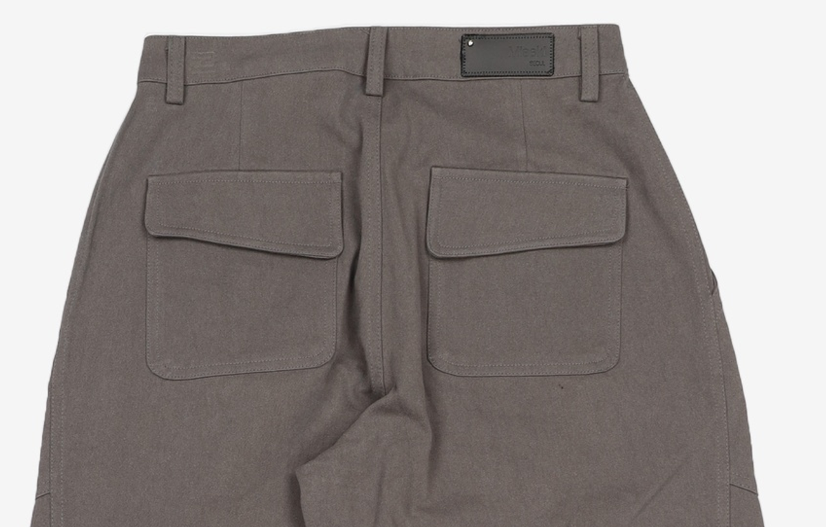 미세키서울(MISEKI SEOUL) Pocket pintuck wide pants CHARCOAL 1