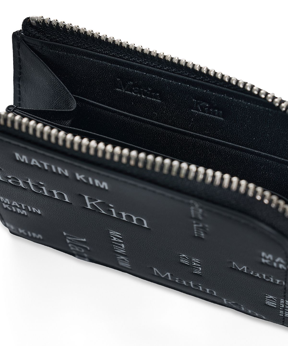 마뗑킴(MATIN KIM) MATIN ALL-OVER LOGO HALF ROUND ZIP WALLET IN BLACK