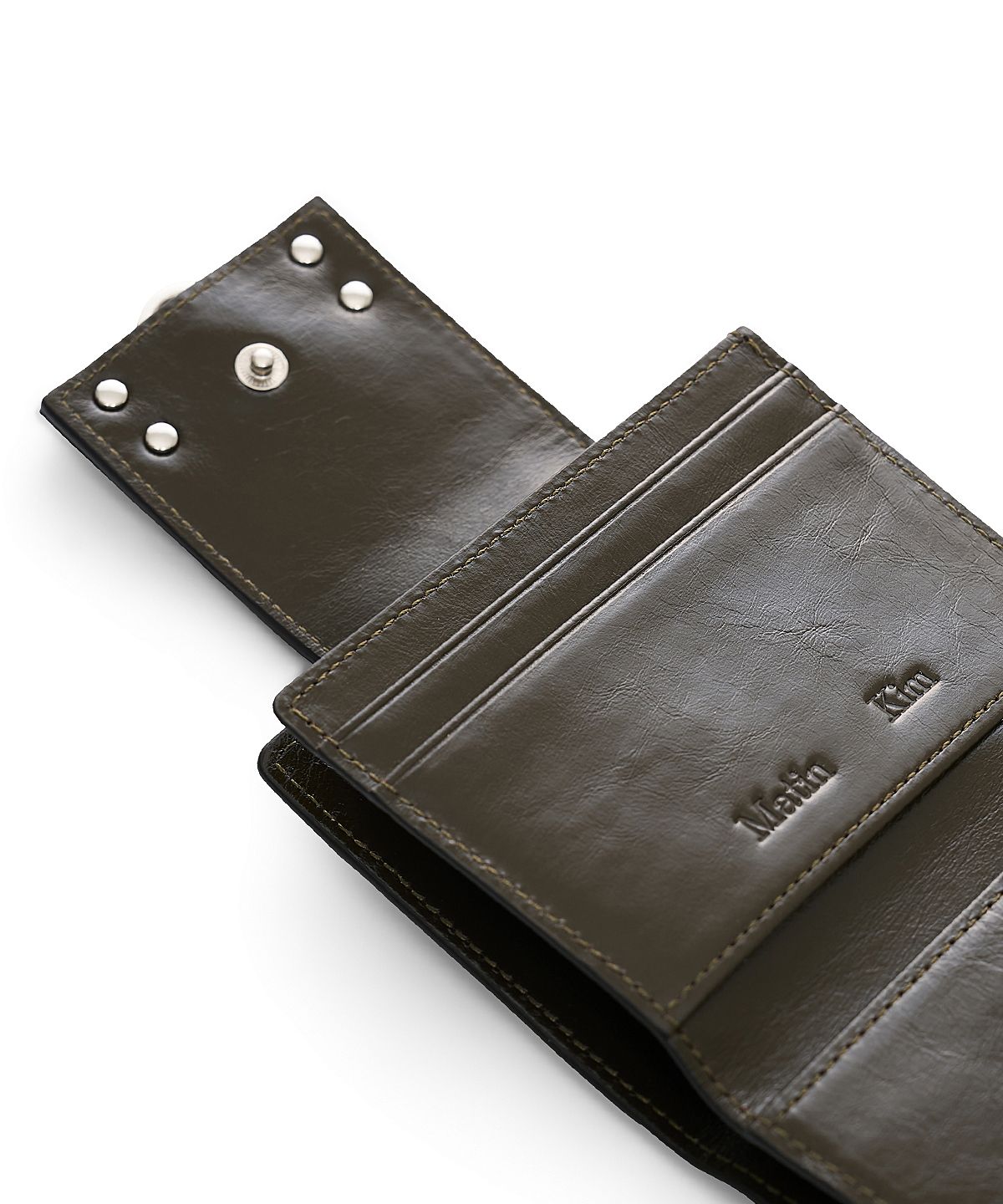 마뗑킴(MATIN KIM) MATIN ARCH RING FLAP WALLET IN KHAKI