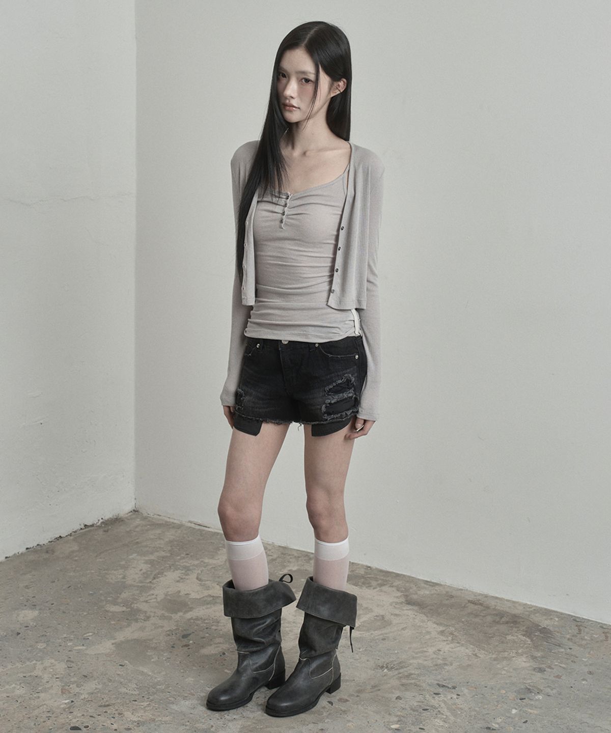 이네기(INEGI) Messy Denim Shorts (black)
