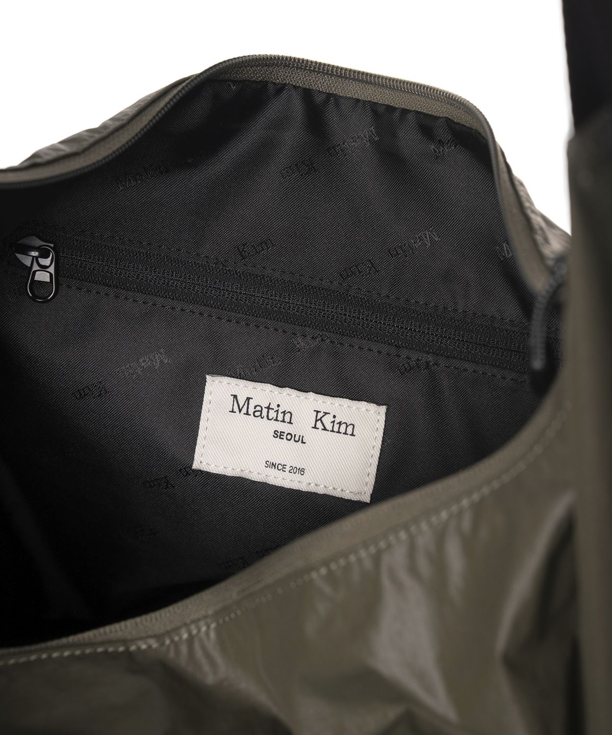 마뗑킴(MATIN KIM) MULTI-POCKET LITE CROSS BAG IN KHAKI
