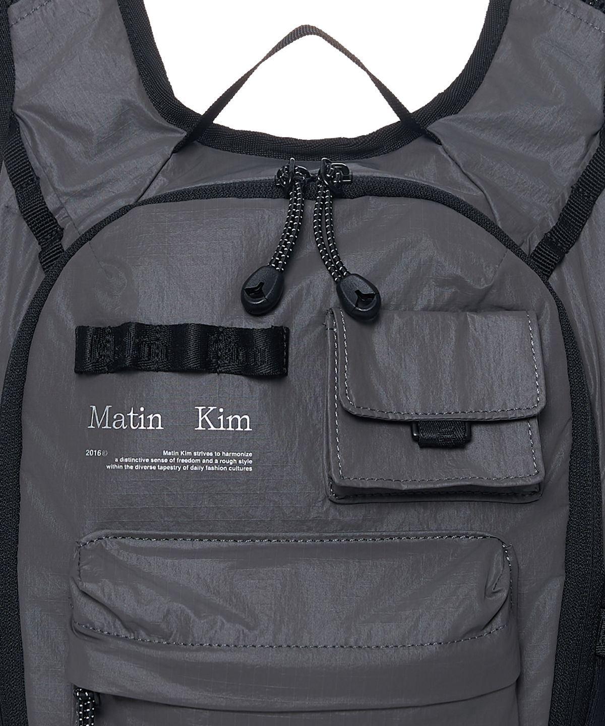 마뗑킴(MATIN KIM) MULTI-POCKET LITE MINI BACKPACK IN GREY