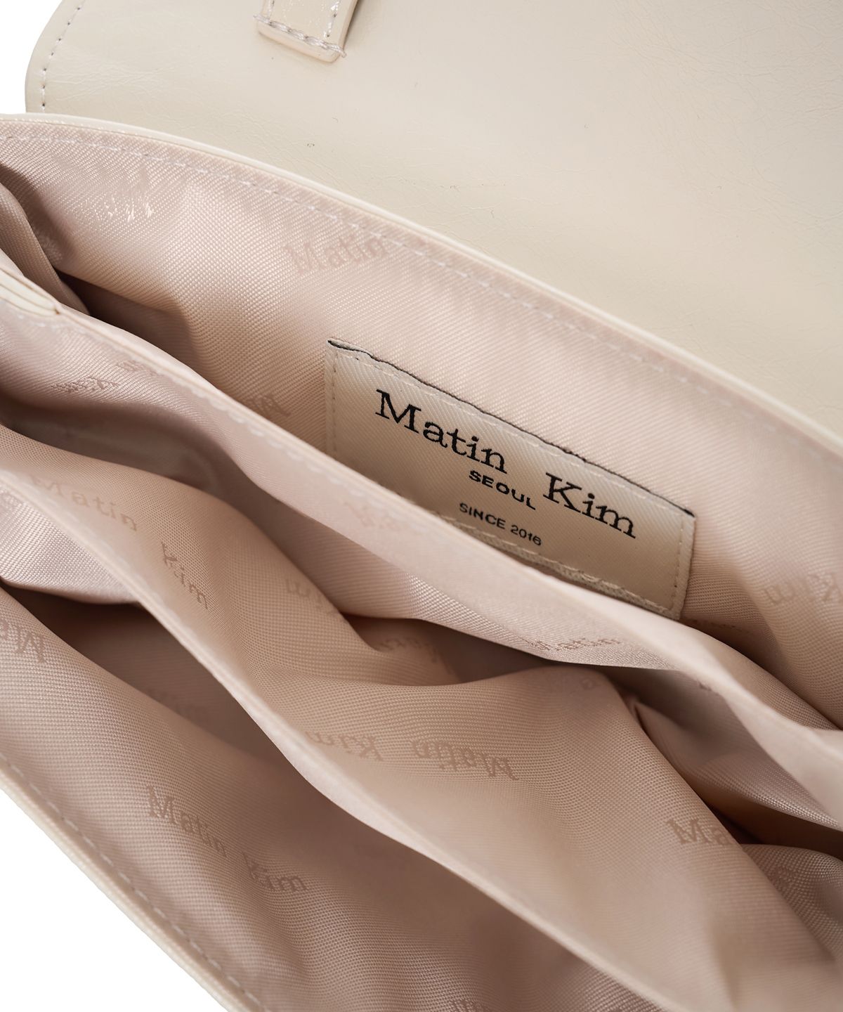 마뗑킴(MATIN KIM) MULTI-POCKET MINI CROSS BAG IN IVORY