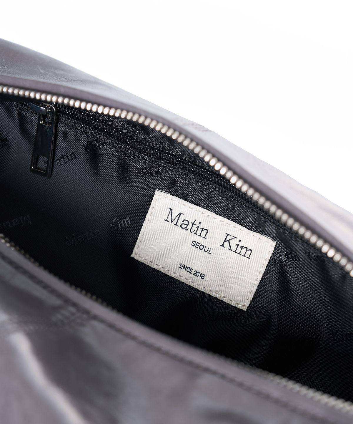 마뗑킴(MATIN KIM) MATIN SOFT FORM BOWLING BAG IN GREY