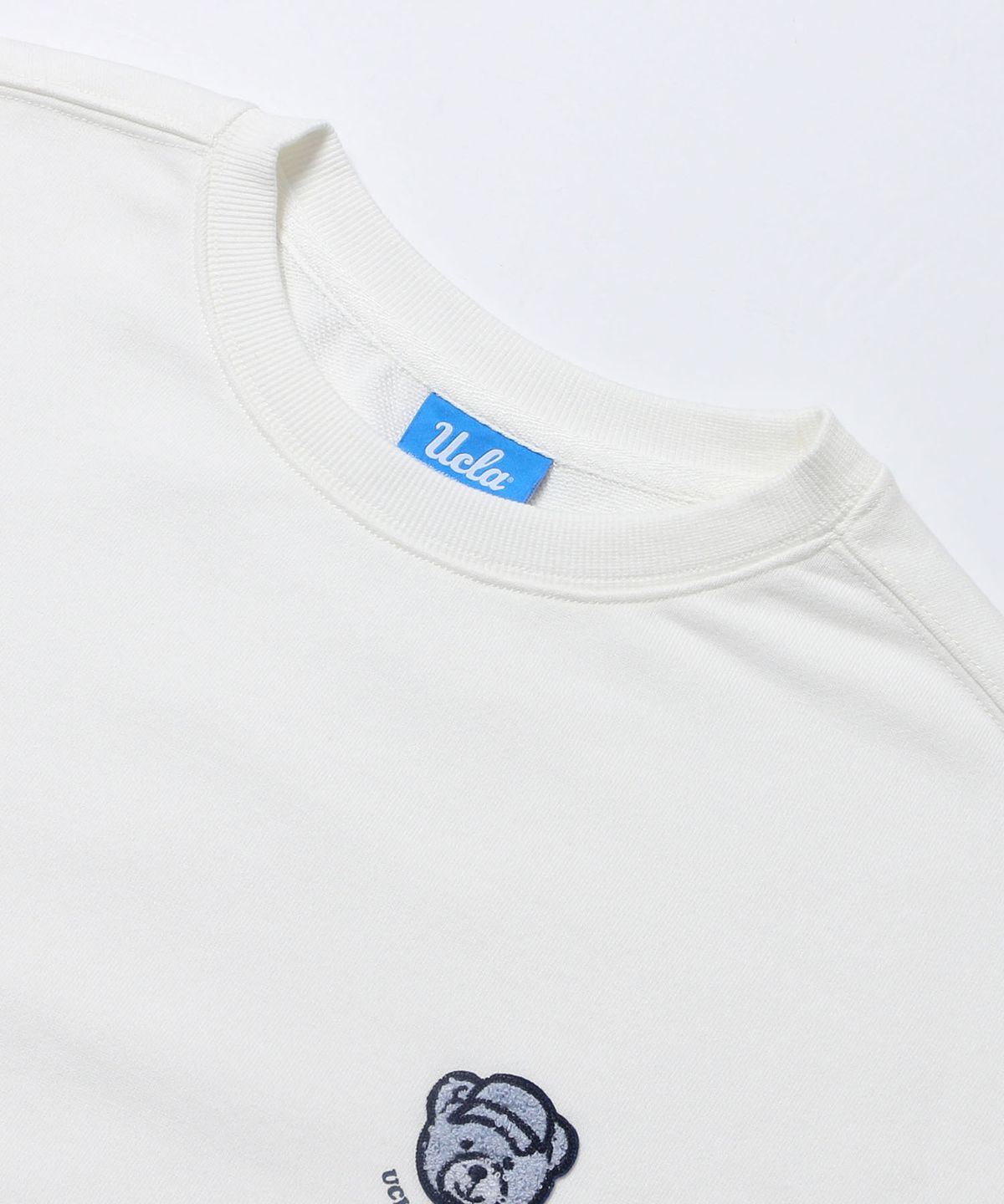 유씨엘에이(UCLA) 여성 스몰 베어 와펜 스웨트셔츠[WHITE](UCRLTK3)