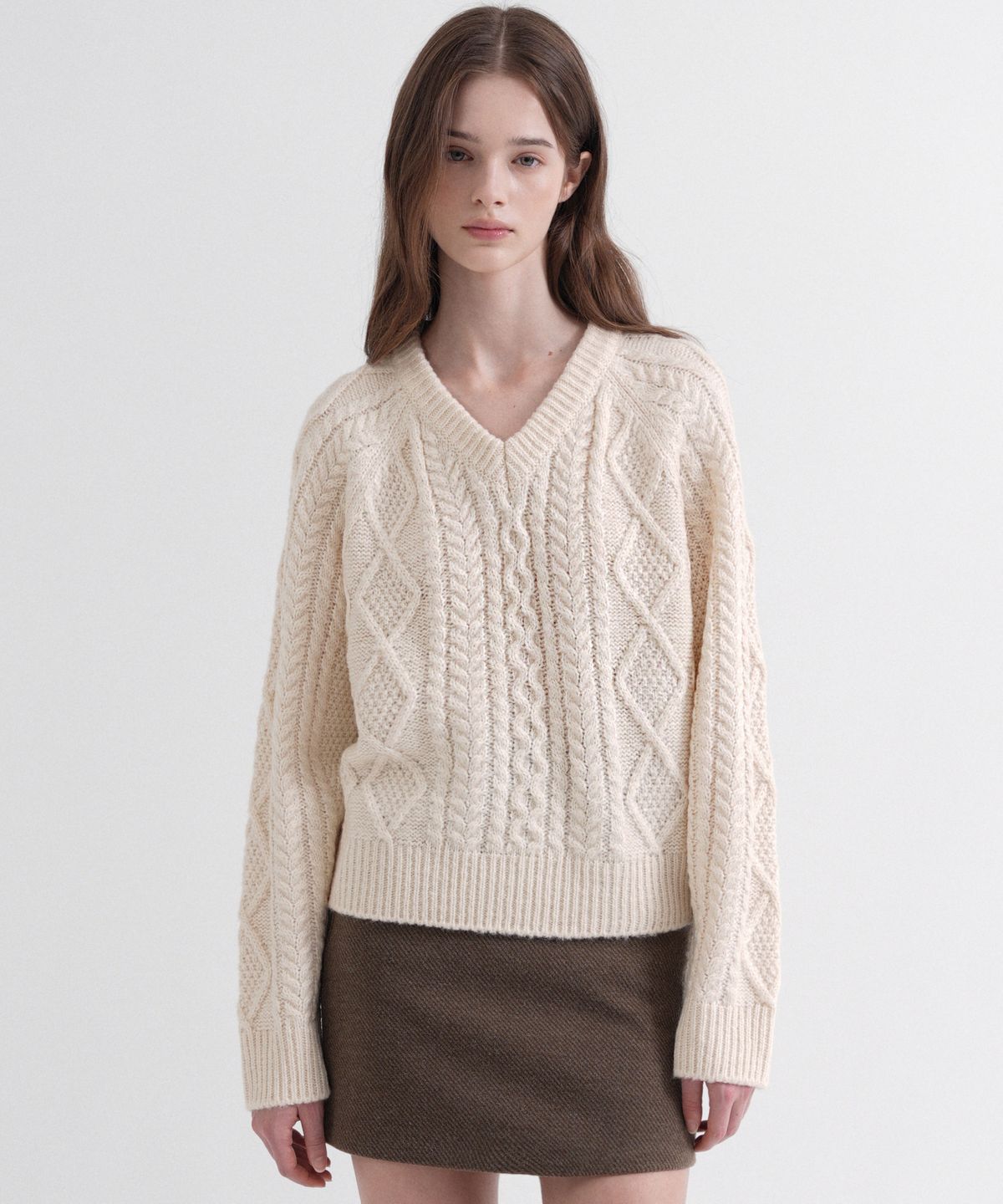 블레티(VLETI) Twist V-Neck Loose Fit Knit (cream beige)