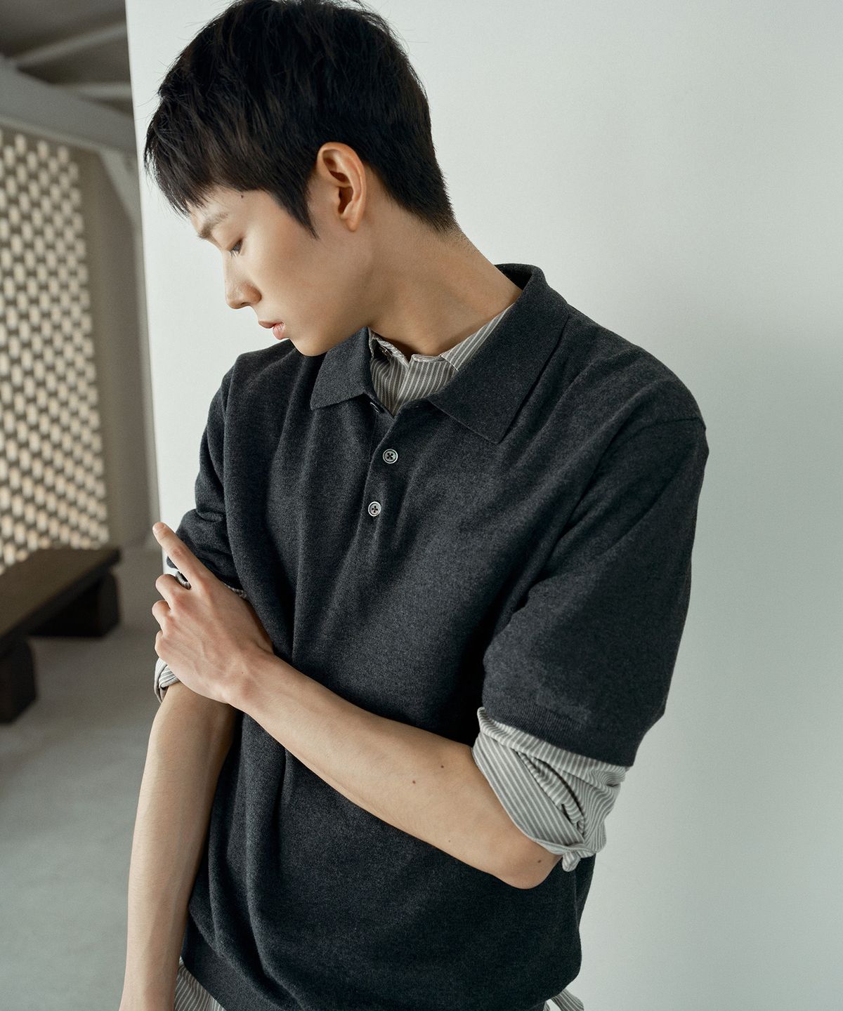 마인드브릿지(MINDBRIDGE) [COUTURE]울 혼방 레귤러핏 카라 반팔 니트 - 2color