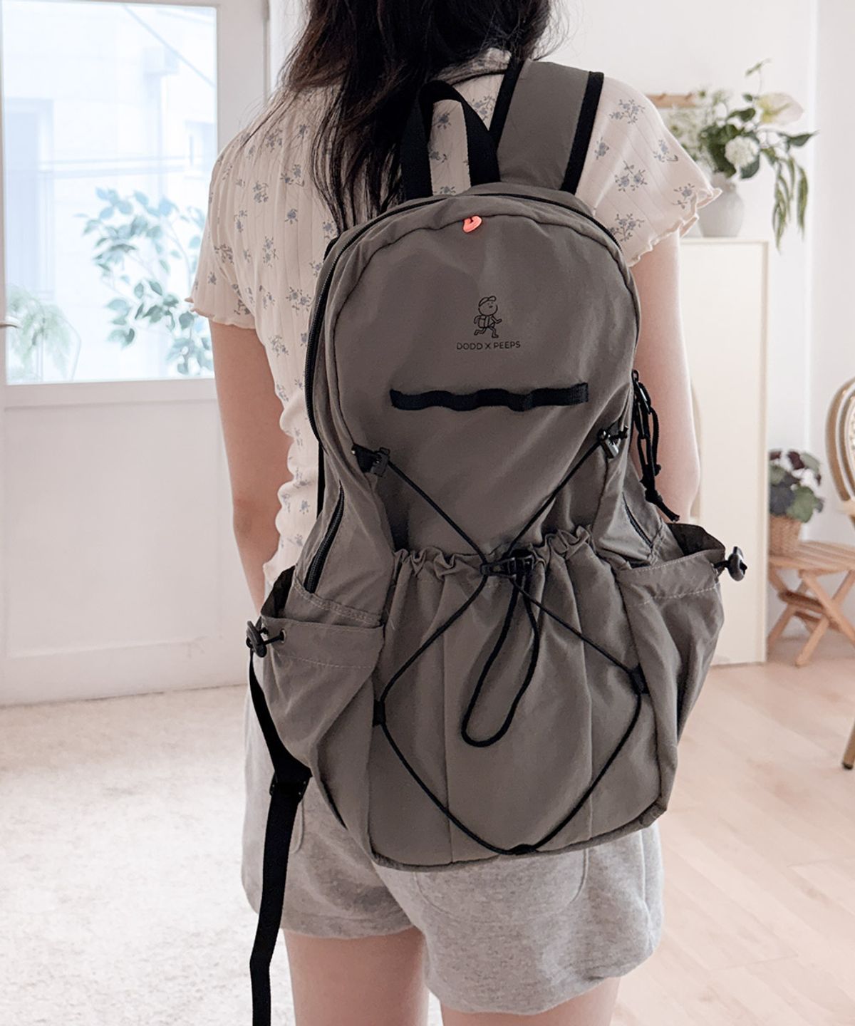 핍스(PEEPS) [DODD x PEEPS] Roly Backpack(CHARCOAL)