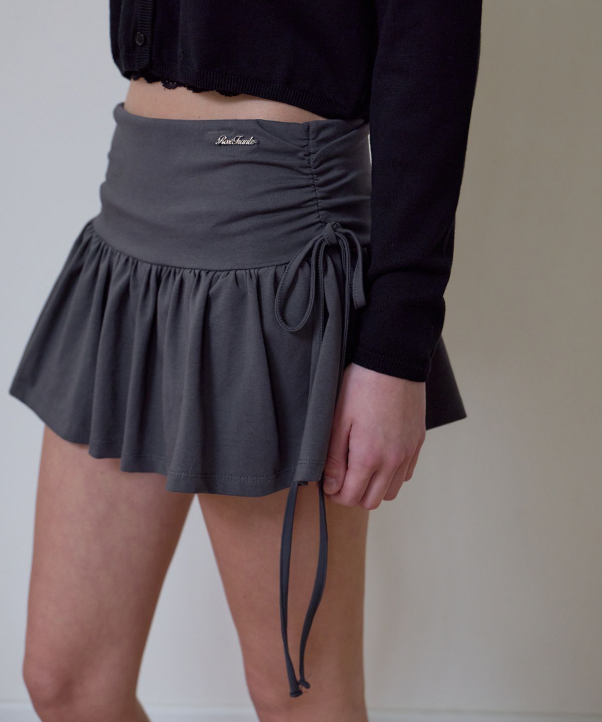 로제프란츠(ROSEFRANTZ) Side Shirring Mini Skirt [Charcoal]