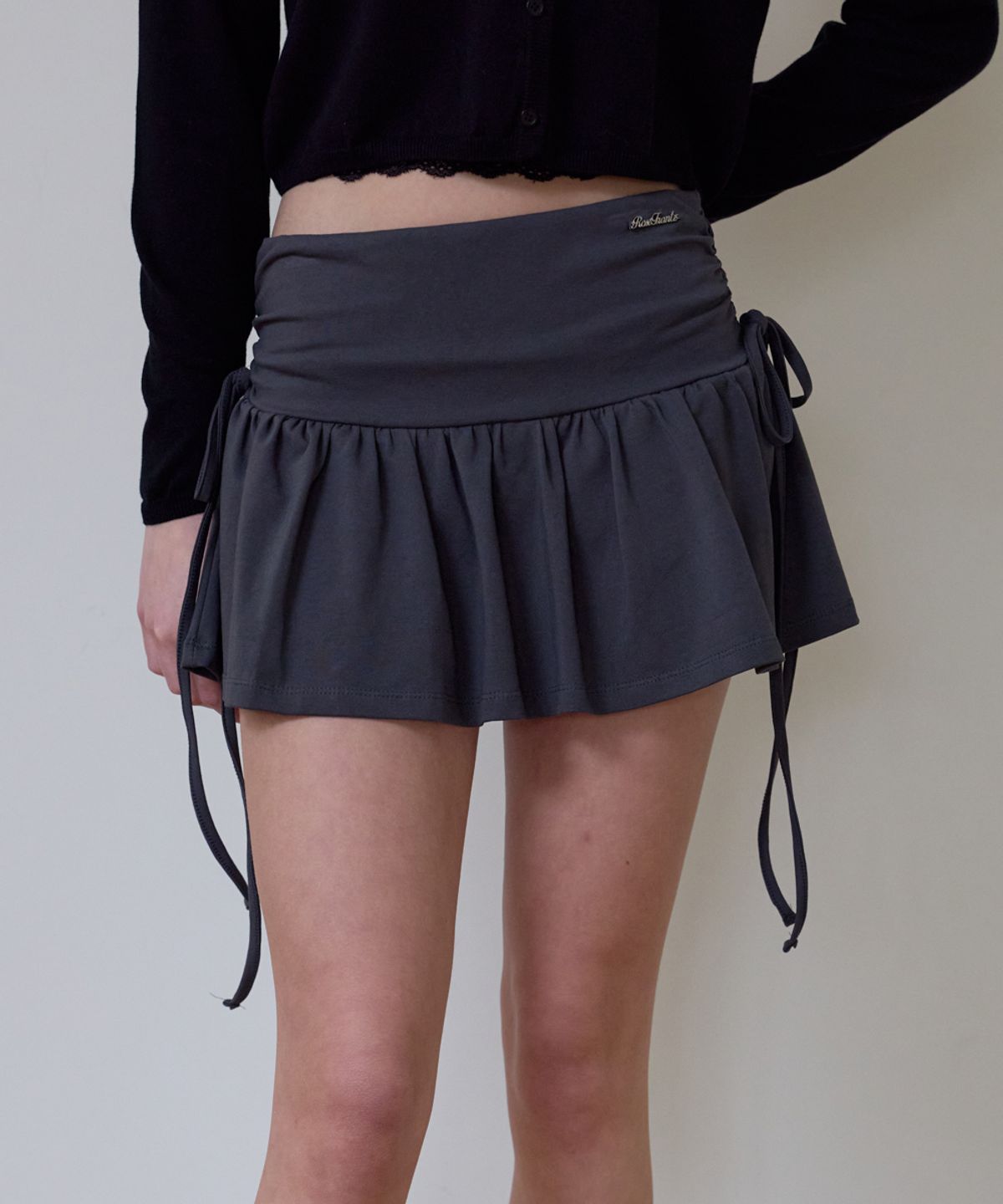 로제프란츠(ROSEFRANTZ) Side Shirring Mini Skirt [Charcoal]