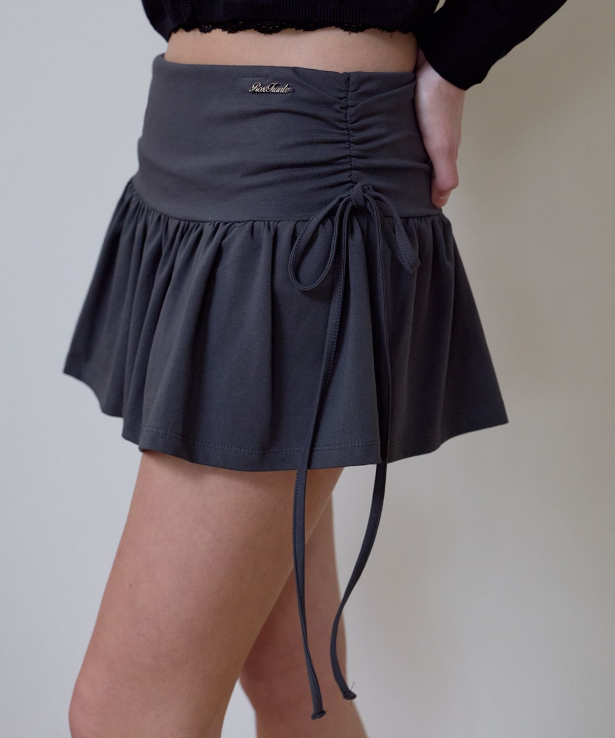 로제프란츠(ROSEFRANTZ) Side Shirring Mini Skirt [Charcoal]