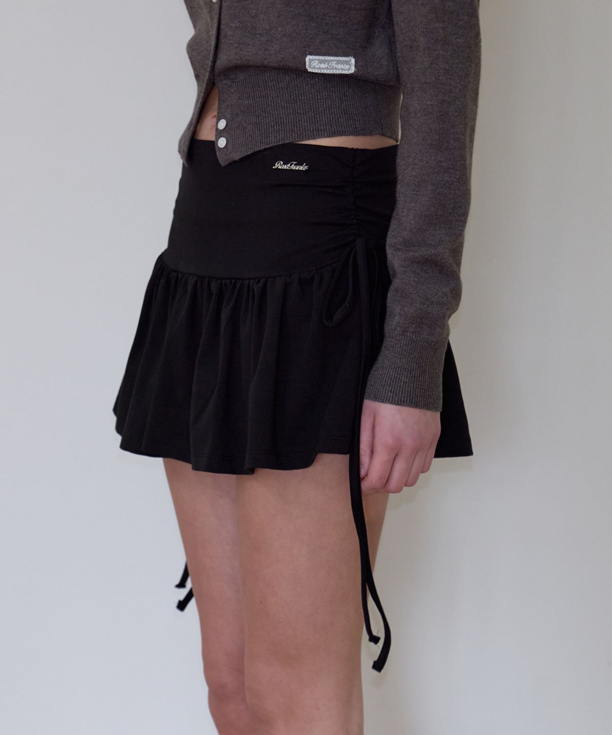로제프란츠(ROSEFRANTZ) Side Shirring Mini Skirt [Black]
