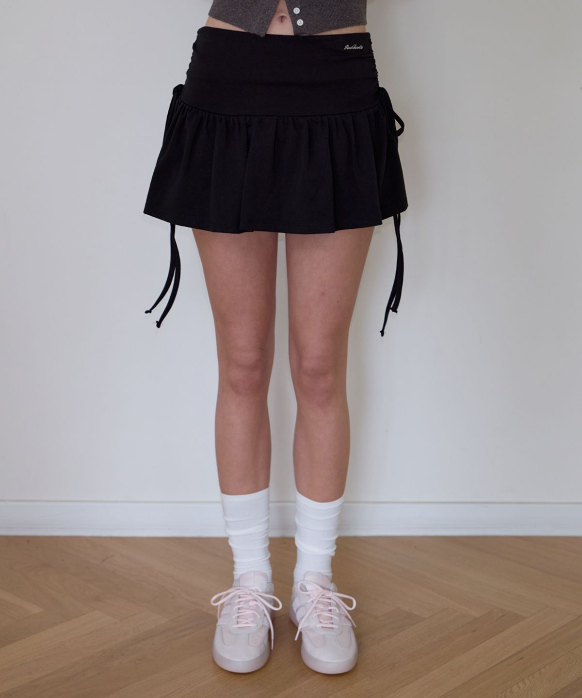 로제프란츠(ROSEFRANTZ) Side Shirring Mini Skirt [Black]