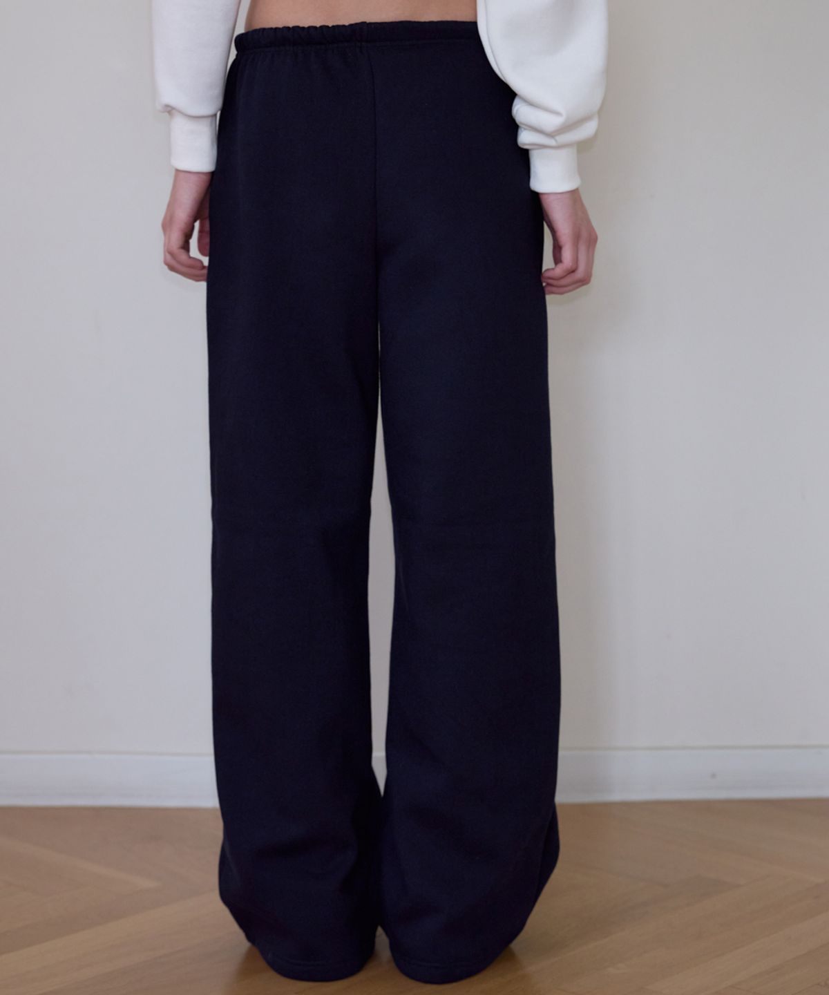 로제프란츠(ROSEFRANTZ) Rose Embroidery Wide Sweatpants [Navy]