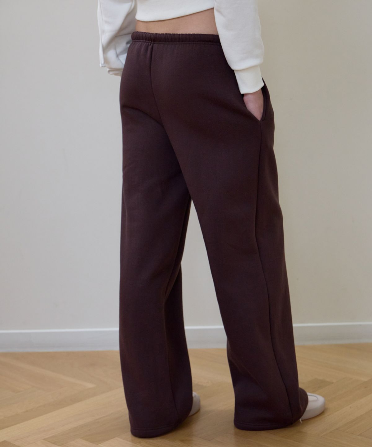 로제프란츠(ROSEFRANTZ) Rose Embroidery Wide Sweatpants [Brown]