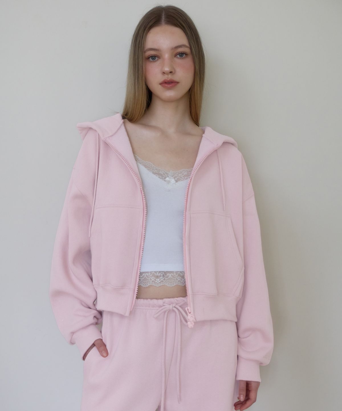 로제프란츠(ROSEFRANTZ) Rose Embroidery Wide Sweatpants [Pink]
