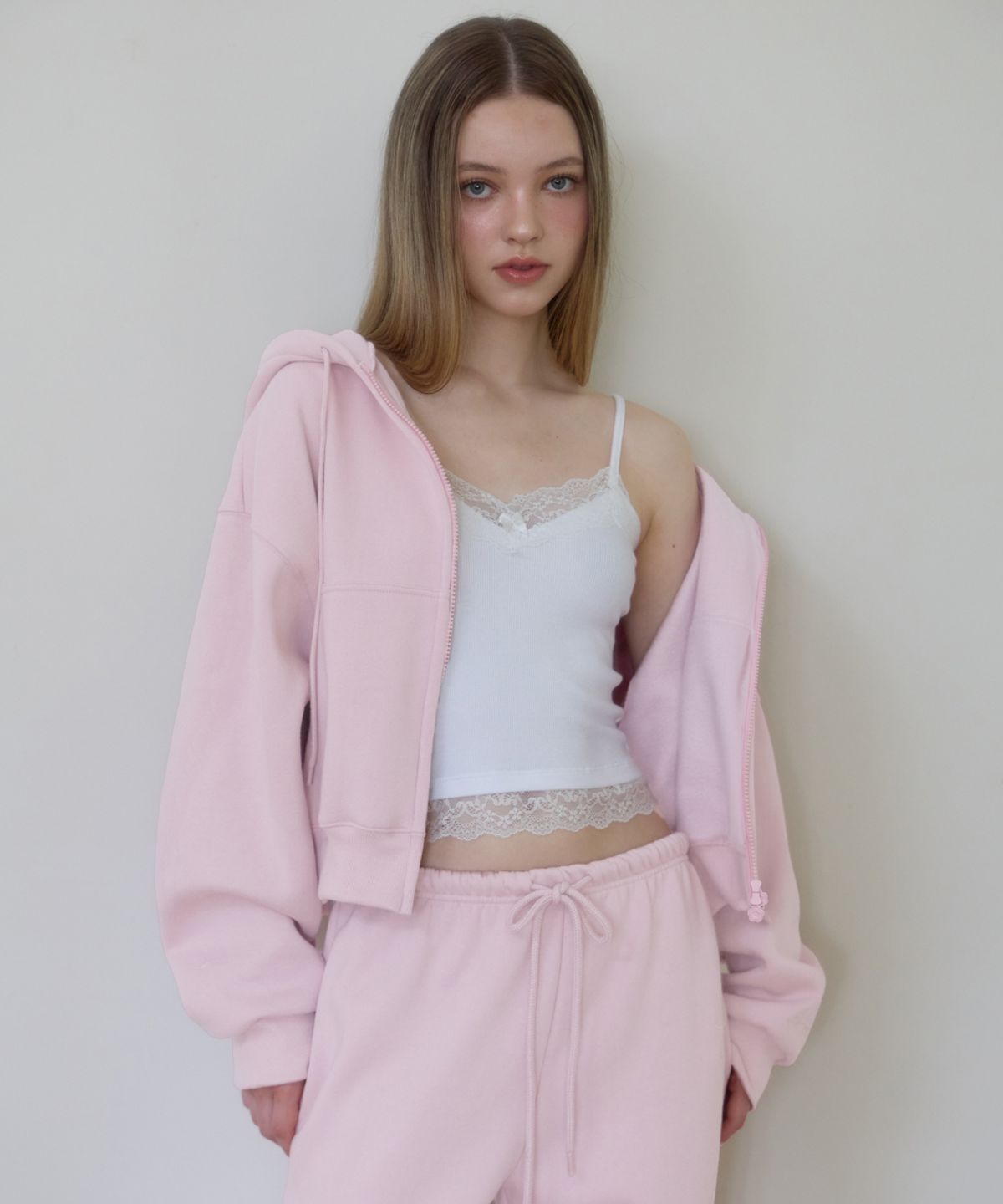 로제프란츠(ROSEFRANTZ) Rose Embroidery Wide Sweatpants [Pink]