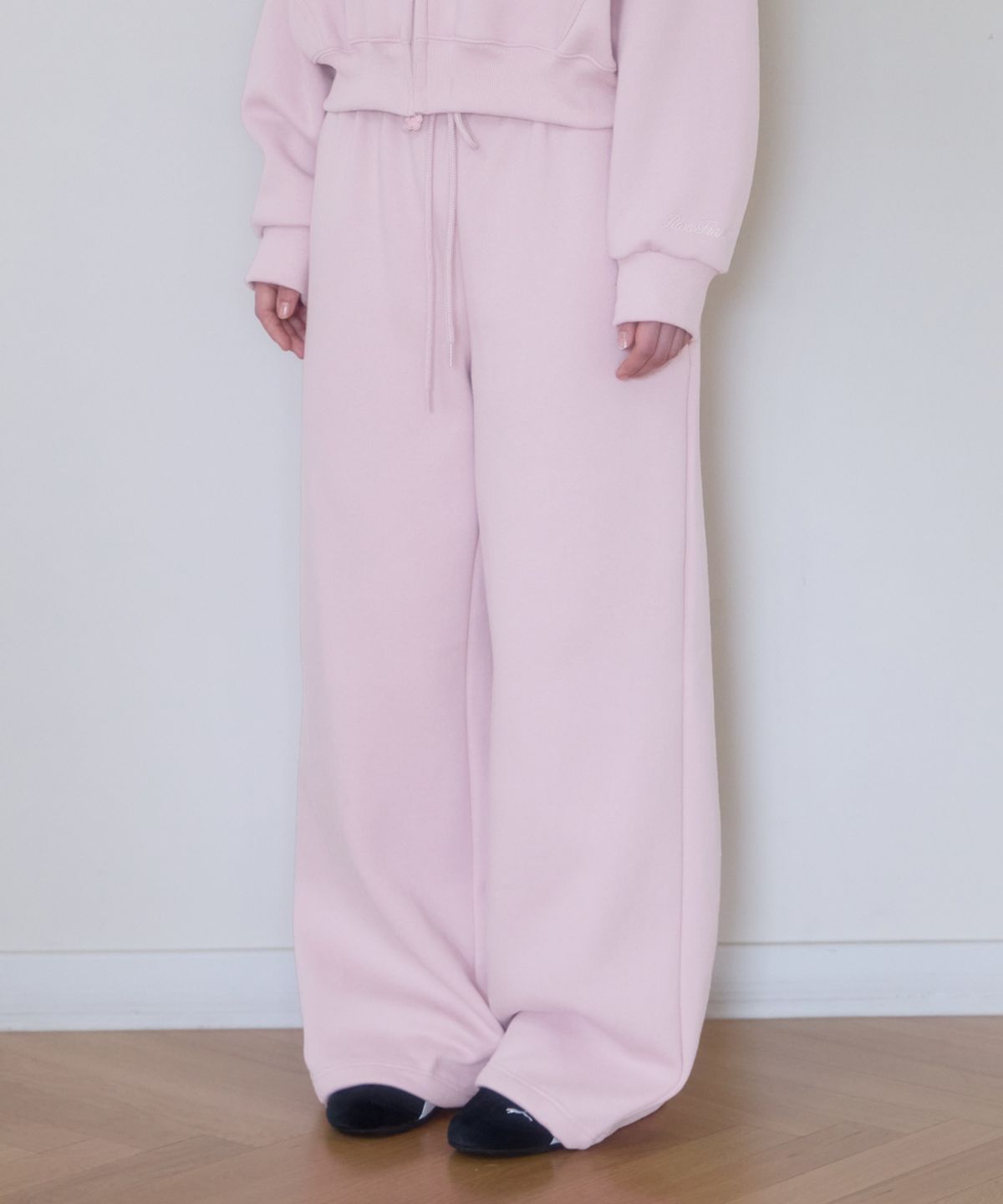 로제프란츠(ROSEFRANTZ) Rose Embroidery Wide Sweatpants [Pink]