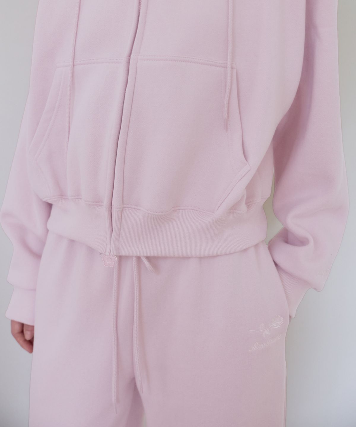 로제프란츠(ROSEFRANTZ) Rose Embroidery Wide Sweatpants [Pink]