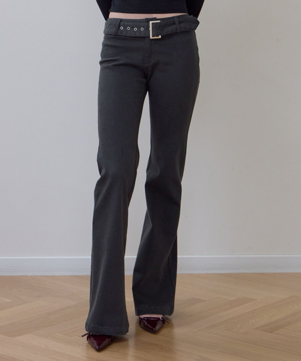 로제프란츠(ROSEFRANTZ) Belted Boots Cut Pants [Charcoal]