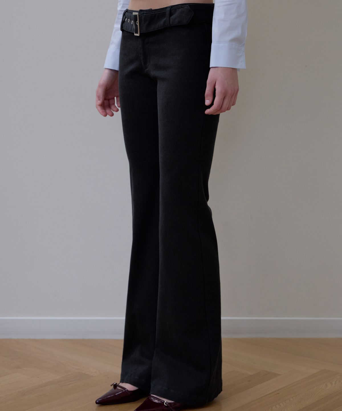 로제프란츠(ROSEFRANTZ) Belted Boots Cut Pants [Black]