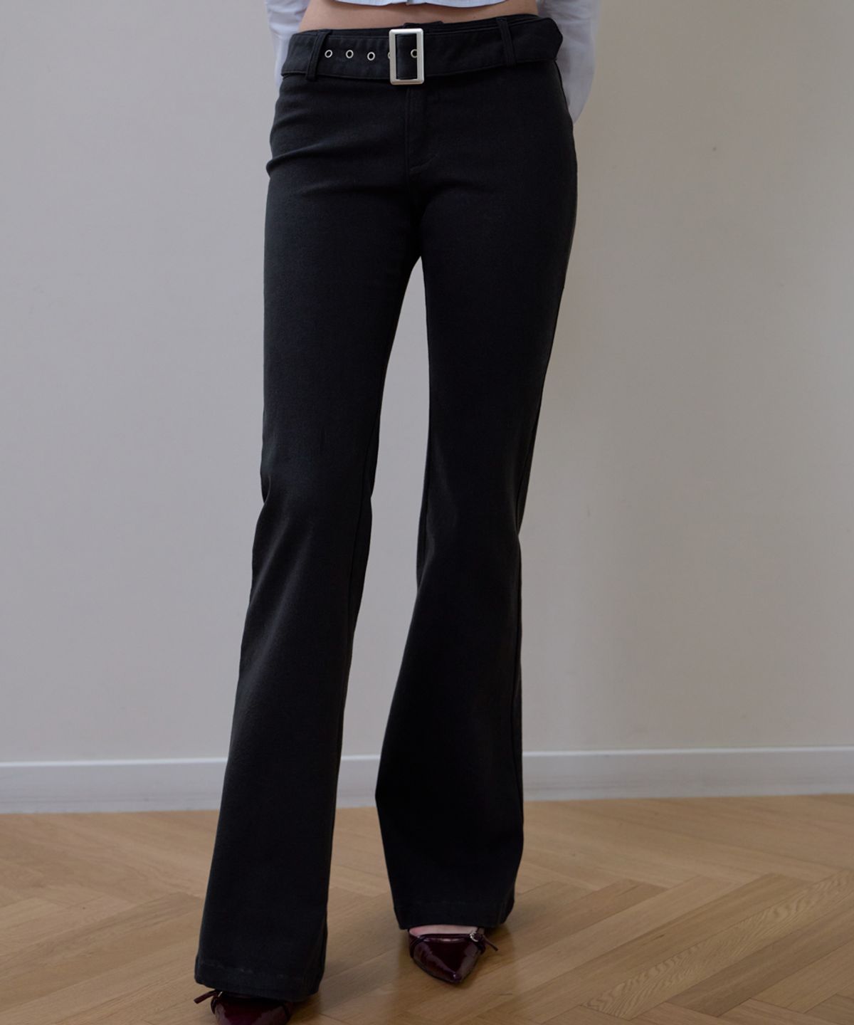 로제프란츠(ROSEFRANTZ) Belted Boots Cut Pants [Black]