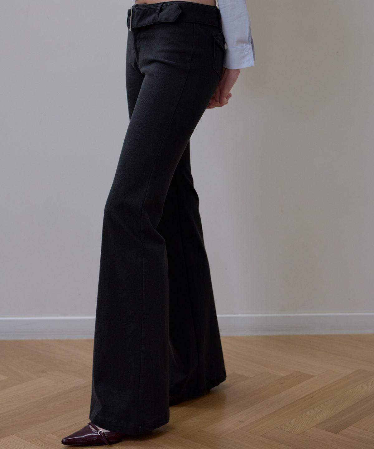 로제프란츠(ROSEFRANTZ) Belted Boots Cut Pants [Black]
