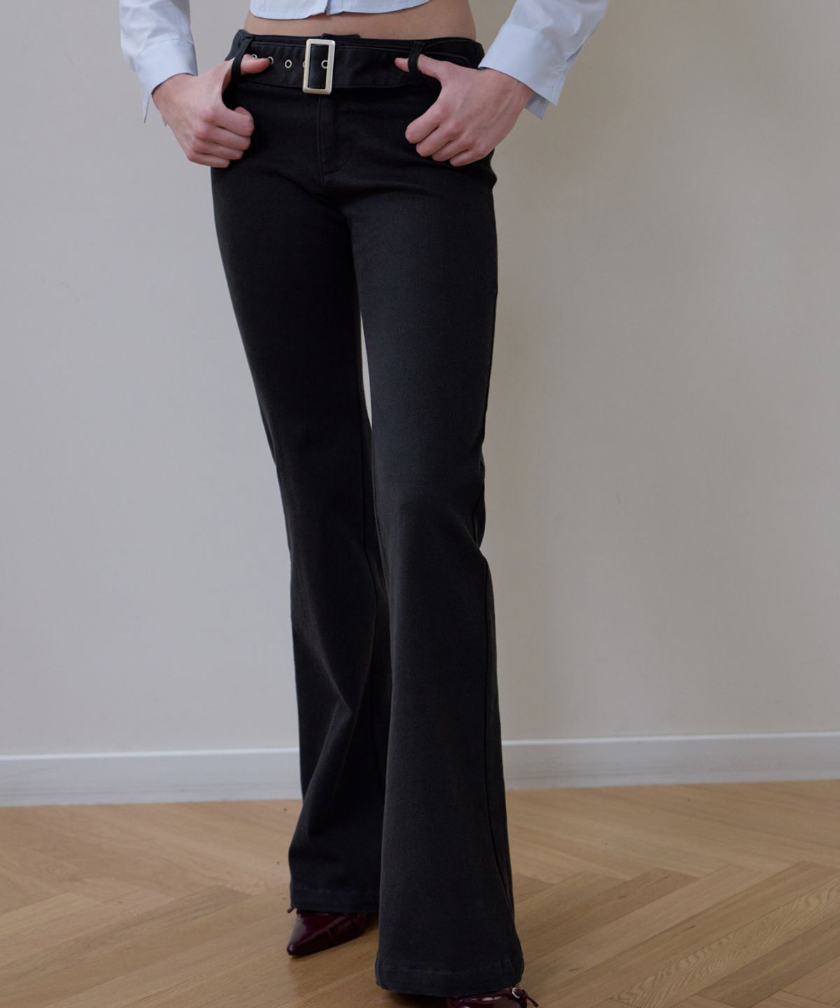 로제프란츠(ROSEFRANTZ) Belted Boots Cut Pants [Black]