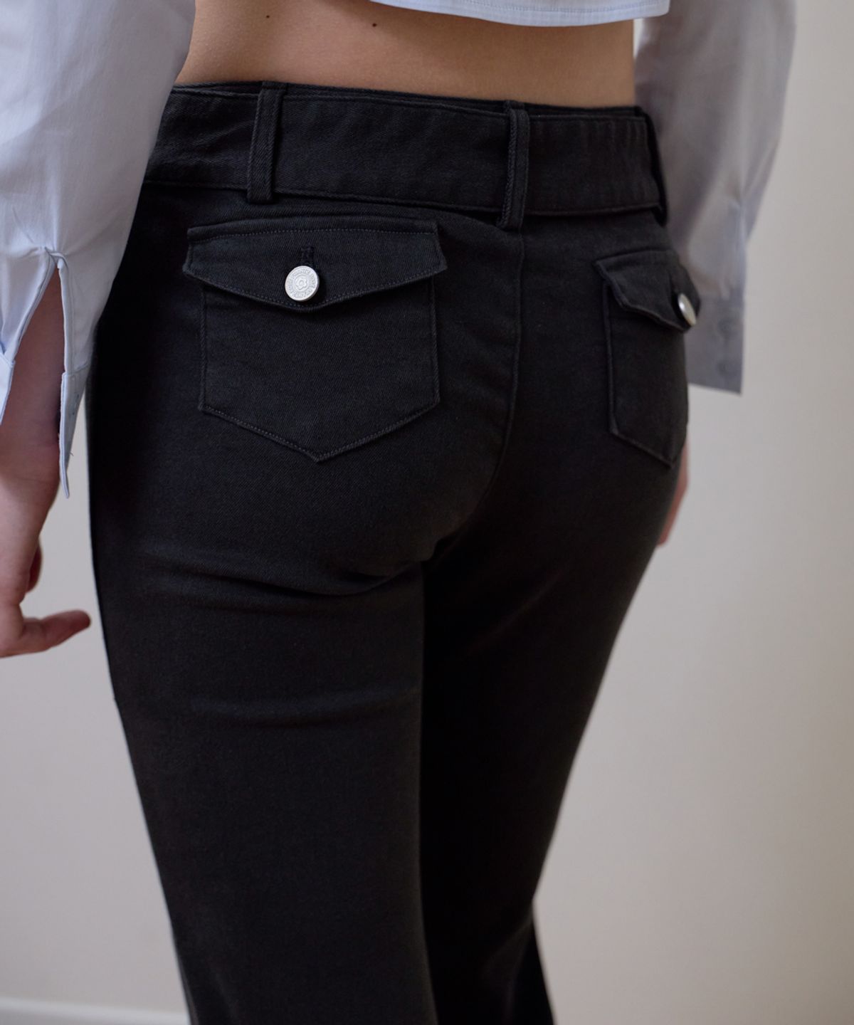 로제프란츠(ROSEFRANTZ) Belted Boots Cut Pants [Black]