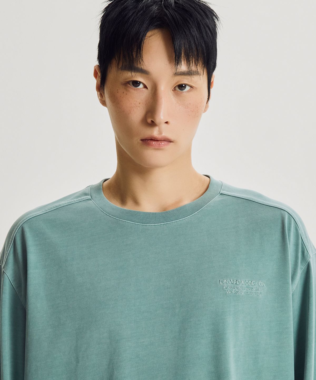 뉴발란스(NEW BALANCE) NBNDG31833 / UNI ESCAPE 다잉 긴팔티 (B/GRAY)